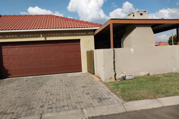 4 Bedroom house in a complex  it offers a braai area ,Entertainment area where you can relax with your loved ones ,and spacious rooms ...