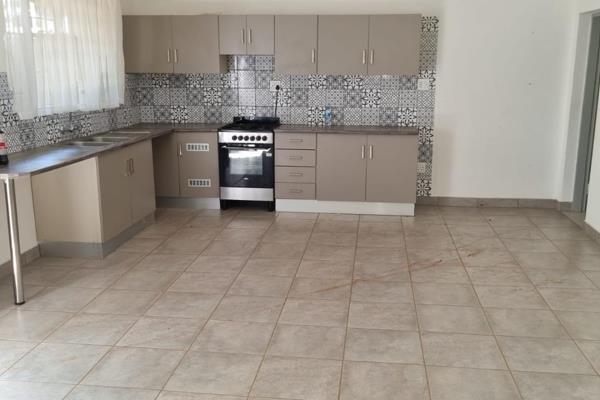 Cottage to Rent 4km from cradle stone Mall
2 Bedrooms 1 Bathroom with shower ...