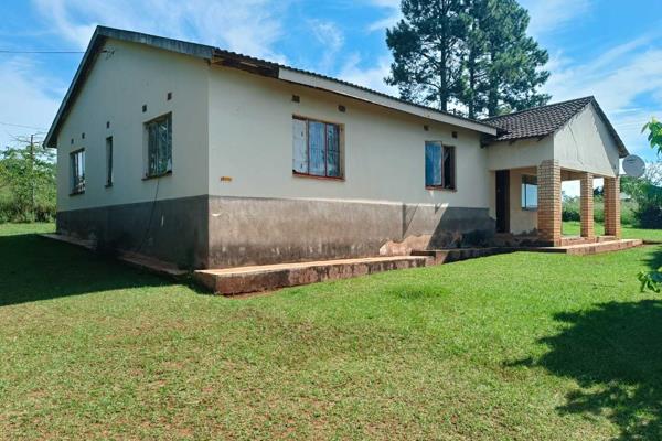 Spacious home in the Mpolweni location with large expanse of land to develop further. This home has 3bed rooms, lounge and kitchen with ...