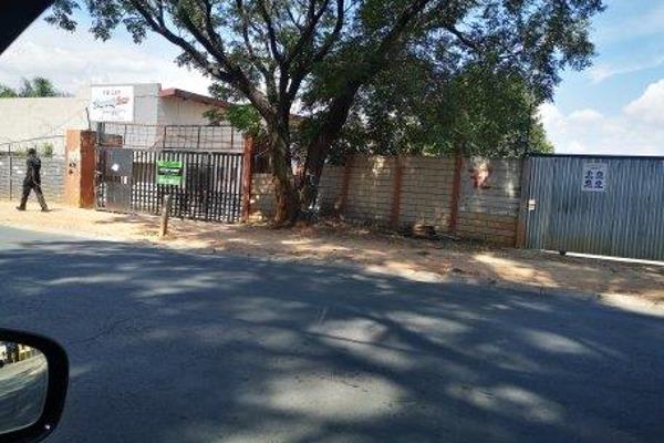 Industrial Warehouse &amp; Office Space for Sale

3000 sqm stand in 10th Road Kew ,adjacent to Industrial hardware 

600 sqm ...