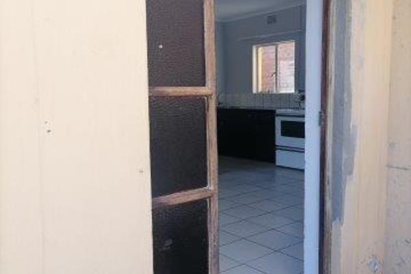 1 Bedroom flat to let for R 3 300.00 per month, available Immediately. 
Refuge &amp; Sewerage R 347.00 per month.
Excluding water ...