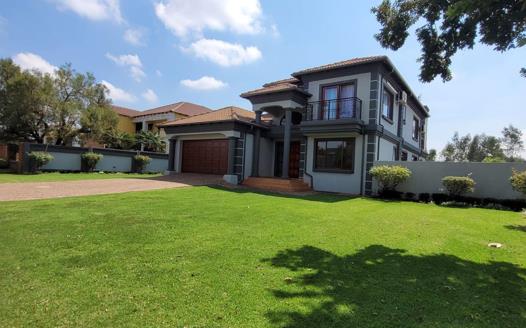 4 Bedroom House for sale in Helderwyk