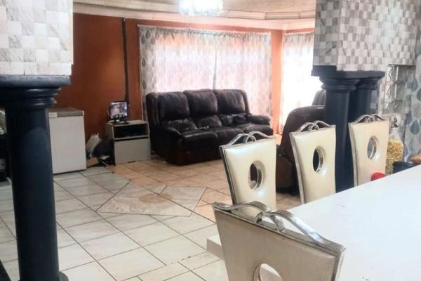 This lovely house in Kwa-Thema has all the trimmings.  Lovely granite fitted kitchen with large open living areas, three bedrooms ...