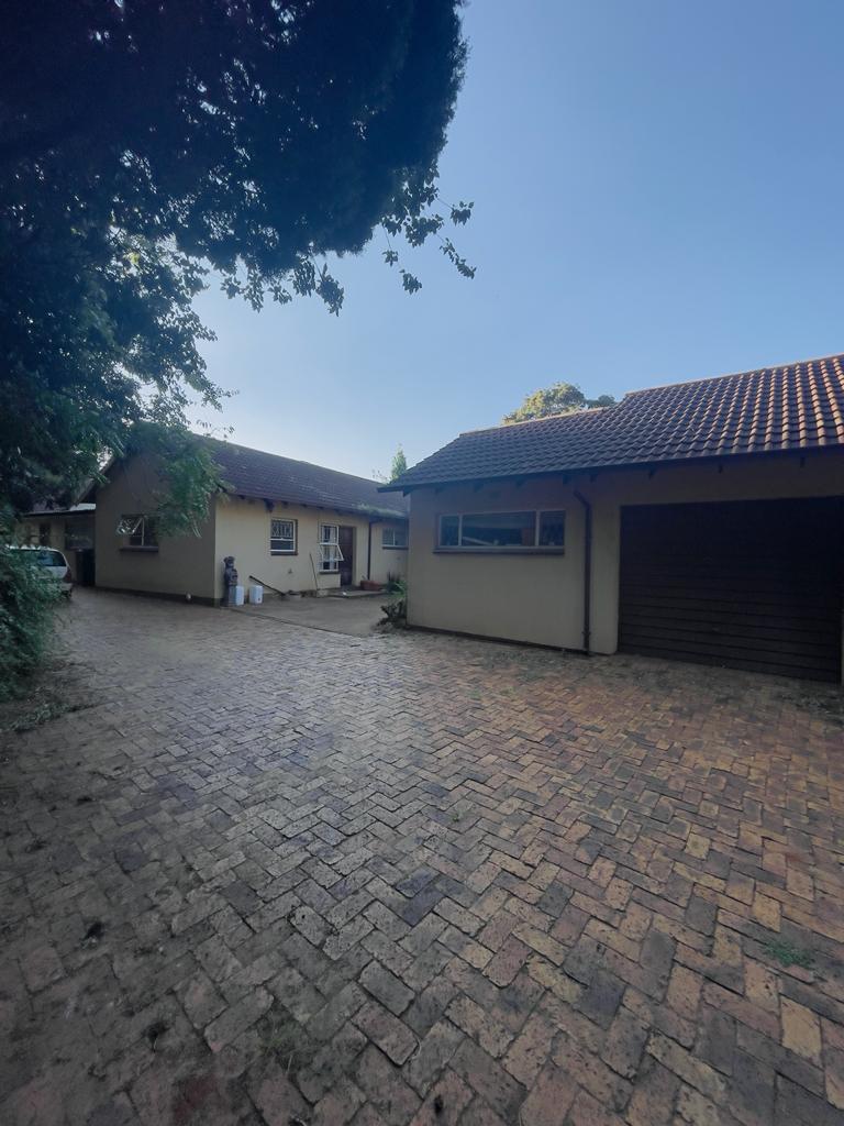 4 Bedroom House for sale in Henley On Klip P24112465220