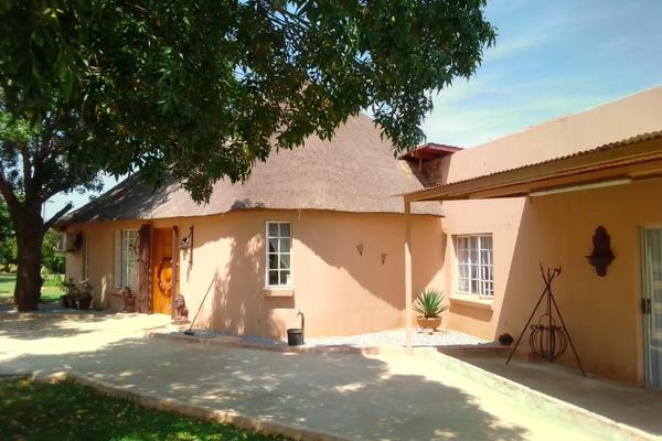 3 Bedrooms, study, dining, lounge, 2 bathrooms, kitchen.
2 garages, carport, sleeper wood bar, burglar proofing, sec fence, sec ...