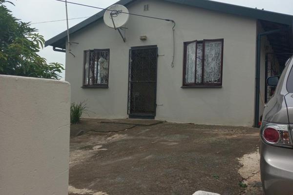 This property boasts 3 bedrooms, lounge, kitchen with Bic and fully fenced Yard. Close to CBD, schools, University (DUT) Pavillion ...