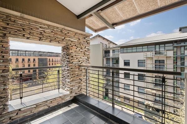 A unique opportunity to own a great investment unit in Melrose Arch.  Perfect for a corporate rental or as a convenient lock up and ...