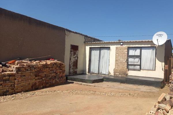 2 bedroomhouse for sale in lethlabile brits!!  ( sole mandate)
r250 000.00

Size: 220 square  

Two bedroom 2
Guess toilet: 1
Sitting ...