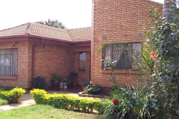 Single Room to rent 
for R 1600,00 per month. 
The room is Standard Bed Room with ...