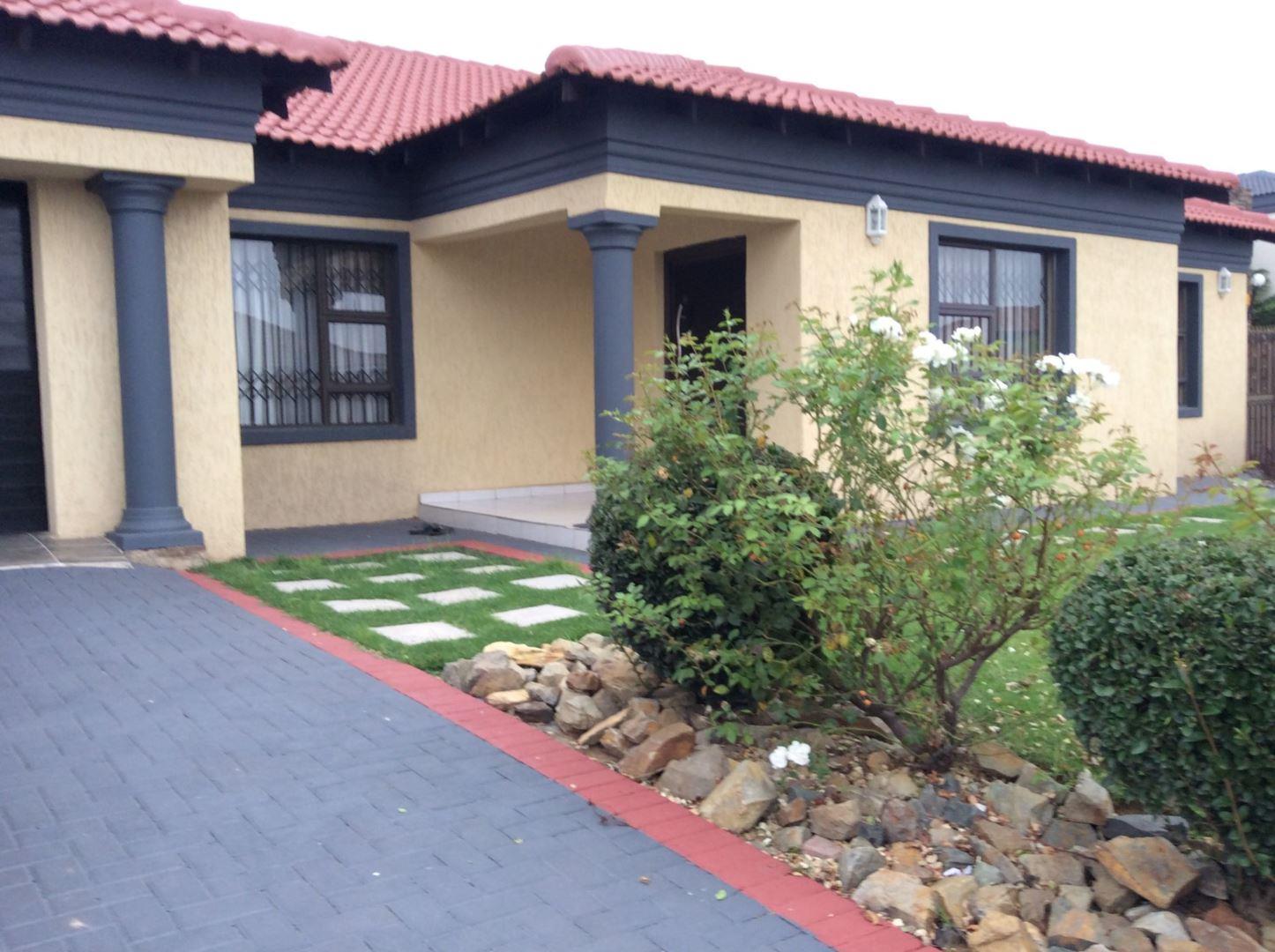 3 Bedroom House for sale in Selcourt P24112476157