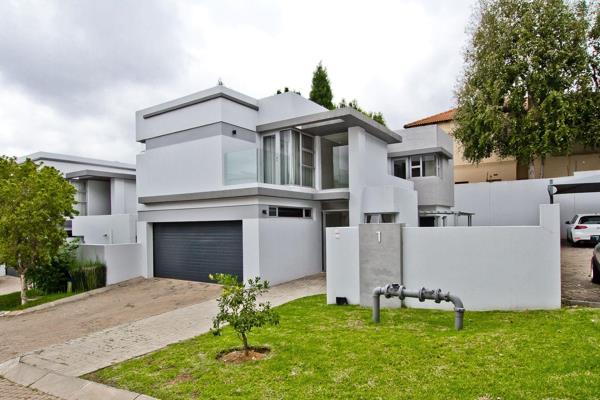 Centrally located in Bryanston East within walking distance to Bryanston shopping centre this modern lock up and go cluster is ...