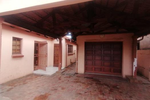 5 Bedroom House for sale in Mamelodi East