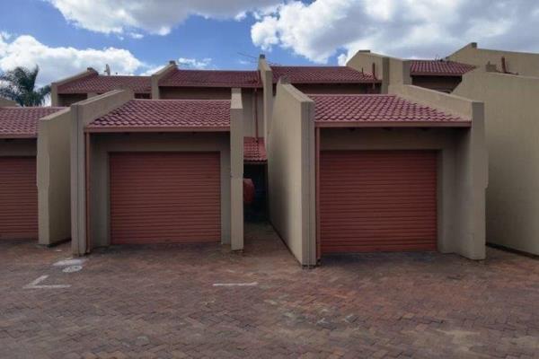 A lovely 2 bedroom Duplex in a well sought-after area.Good size bedrooms, bathroom, lounge and kitchen.Outside a patio, braai, laundry ...