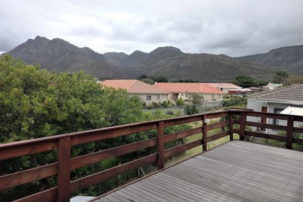 4 Bedroom home situated in Kleinmond in the Western Cape in the sought after suburb of ...