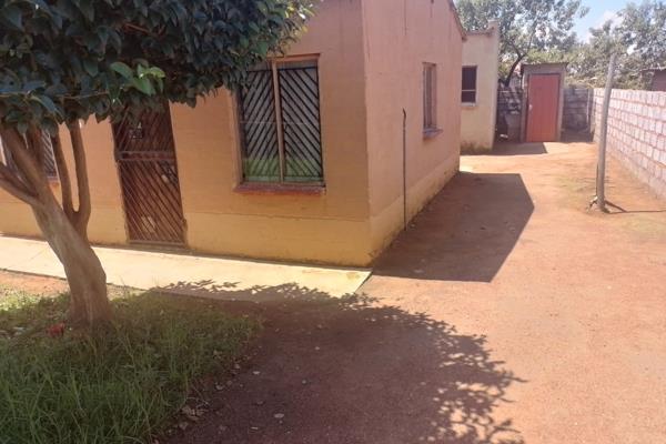 Welcome to this neat  two bedroom house full paved with secured wall and gate.
Its a standard Rdp with outside toilet, with 5 outside ...