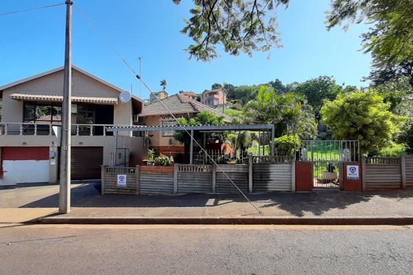 This neat family home consists of four good sized bedrooms and not one but two kitchens.  Three of the bedrooms are served by a family ...