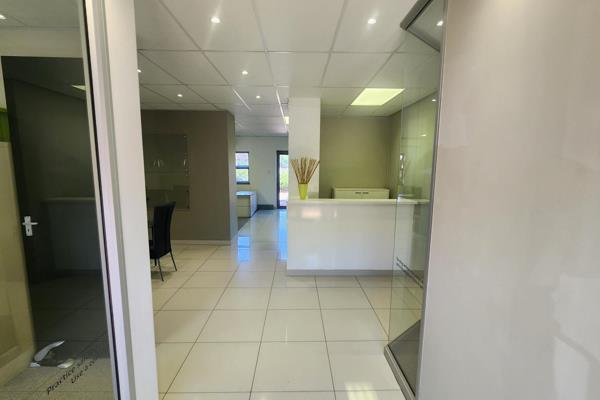 This Gorgeous A-Grade property to let in Tijger Vallei Office Park.
This unit offers a ...