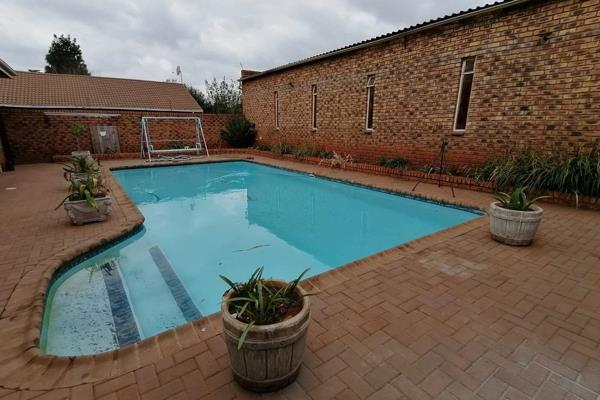 Daleside (Meyerton) 
R2 500 000. 00

3 Bedroom house,with 4 Flatlets, entertainment area and swimming pool... 

Don&#39;t delay ...