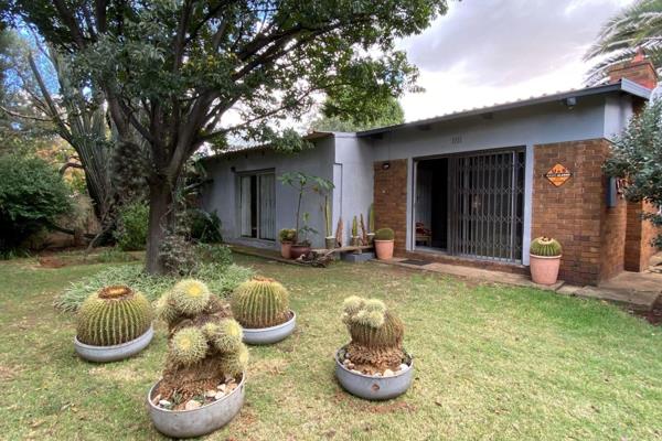 This three- bedroom home offers two large flats that can be rented out to cover the bond. 
Main house with spacious living areas and ...