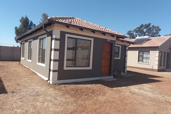 NEW DEVELOPMENTS for sale in SELCOURT ESTATE.

BEAUTIFUL SECURE ESTATE with ACCESS CONTROLLED GATE.

Prices from R620 000 ...