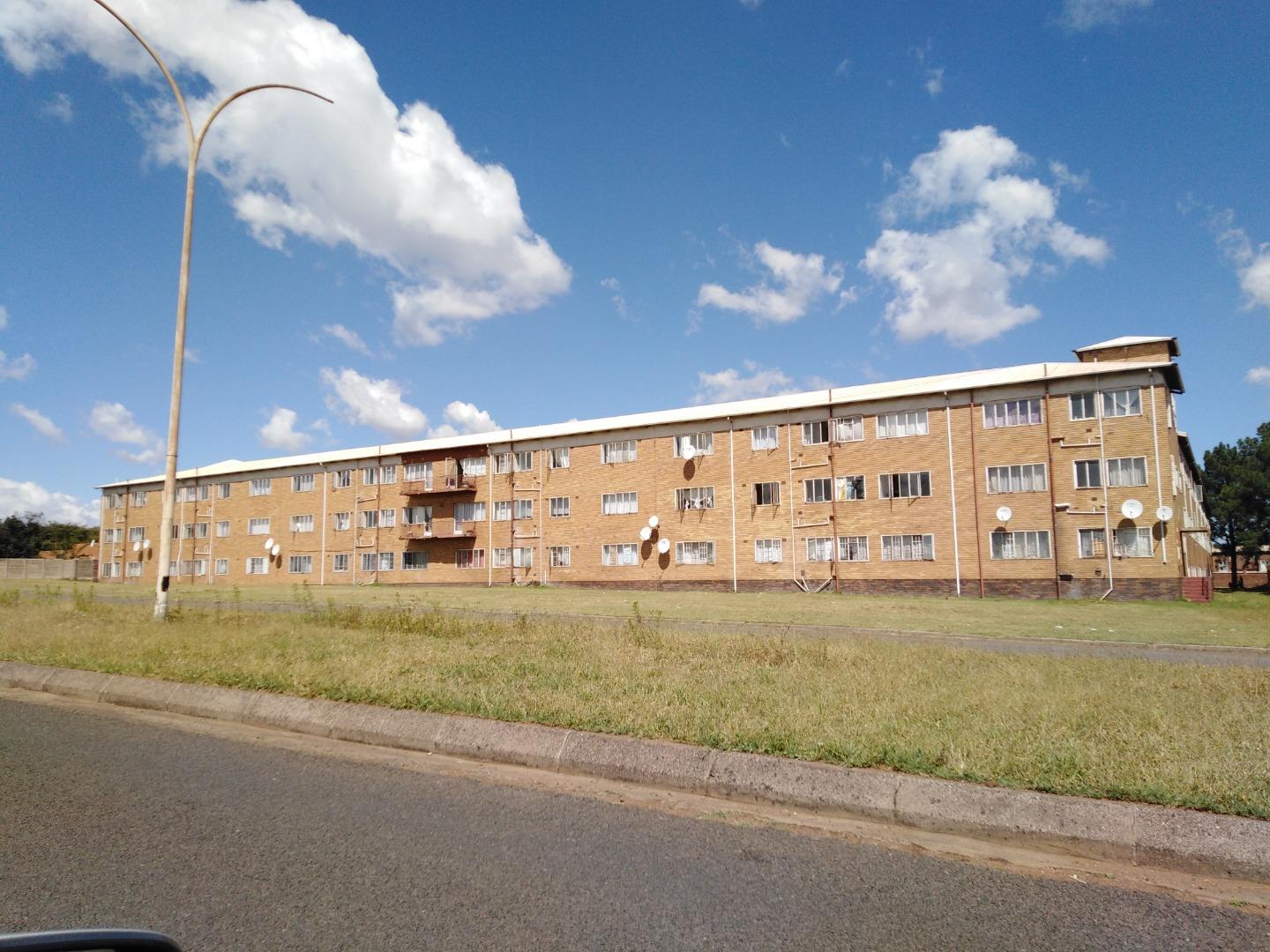 61 Bedroom Apartment / flat for sale in Vanderbijlpark CE 5 Van