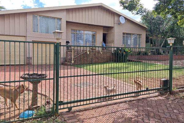 Family house available in central Uitsig near all local amenities

Three bedrooms with ...