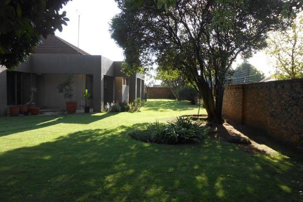 These grounds are close to the new Pick &#39;n Pay Centre in Ravenswood.  Lovely Up market development next to these grounds.
Situated ...