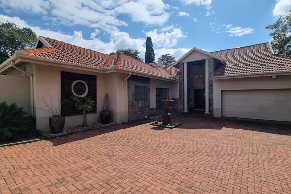 This property is situated out of street view on a pan handle and provide the ultimate in privacy. Upon entering the automated gate the ...