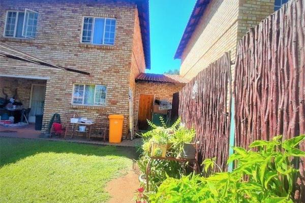 3 BEDROOM DUPLEX FOR SALE IN WATERVAL EAST Friendly cozy home in a safe secure estate in Waterval East.

This home is perfect for a ...