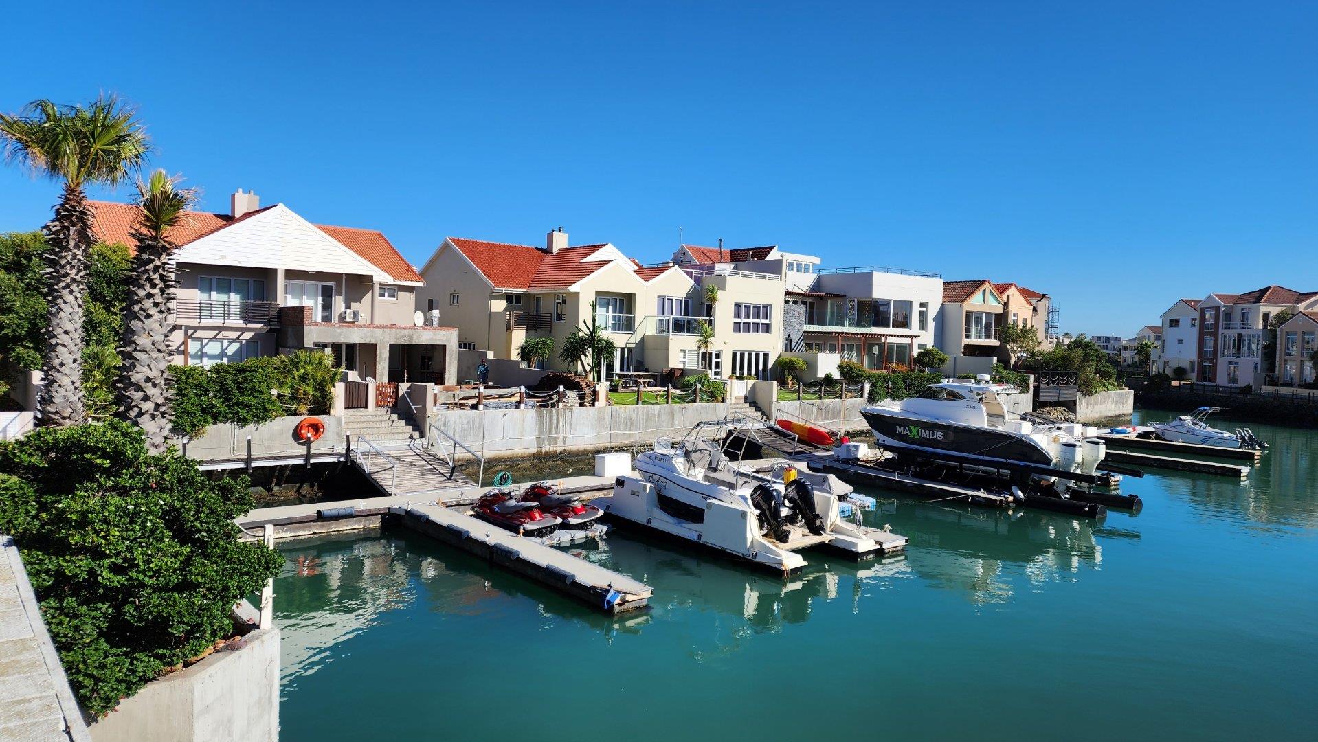 3 Bedroom House for sale in Harbour Island 1 San Marco Close P24