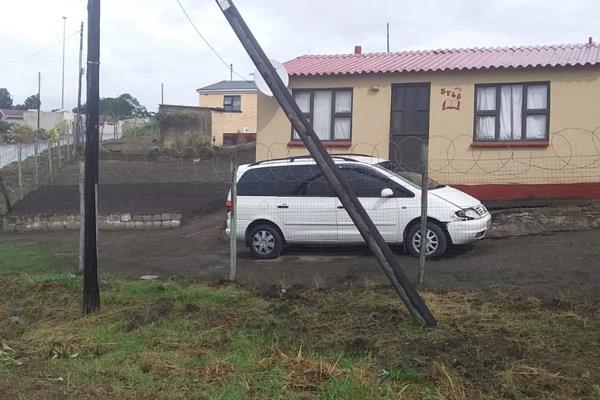 2 bedroom house in nu 2 Mdantsane.
Well fenced with a very big yard.

The house is neat and very clean.