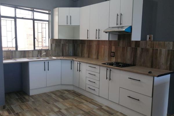 Modern rental available from 1 February 2025.
Centrally located in Kimberley, walking ...