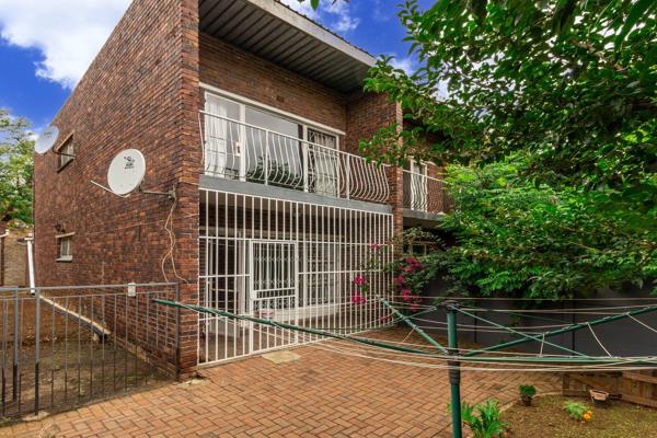 Seller asking R575 000.00, offers from R550 000.00 can be considered. This beautiful and completely renovated two bedrooms unit is ...