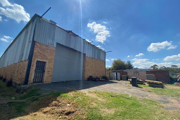 2ha land that includes a big warehouse with offices, kitchen and bathrooms, upstairs and downstairs.

Huge house with 4 big bedrooms ...