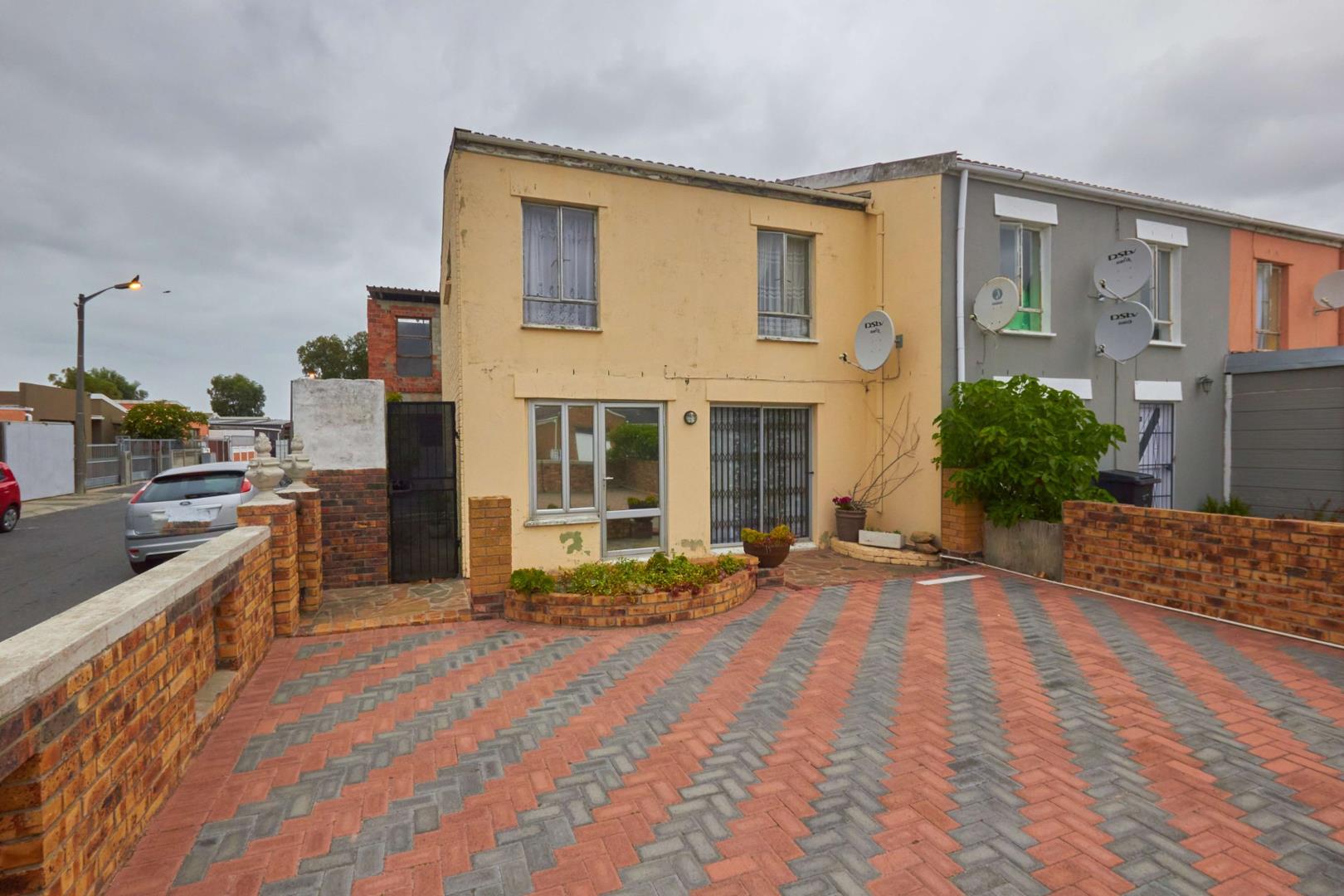 Westridge, Mitchells Plain Property Houses for sale in Westridge