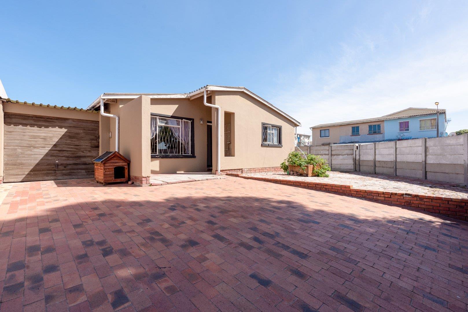 Woodlands, Mitchells Plain Property Property and houses for sale in