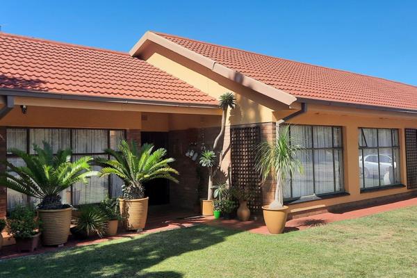 Drien Ferreira Properties are happy to present our exclusive sole mandate.
Neat move in and stay family home.
This lovely property ...