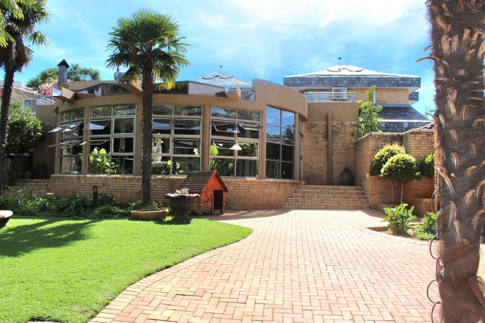 5 Bedroom House for sale in Heuwelsig P24112530978