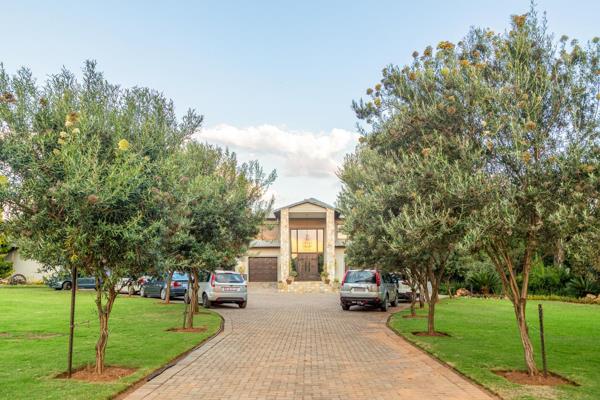 There are 10 000m2 of LAND available for this MAGNIFICENT property. 

LOTS TO LOVE about this home, including PASSIVE ...