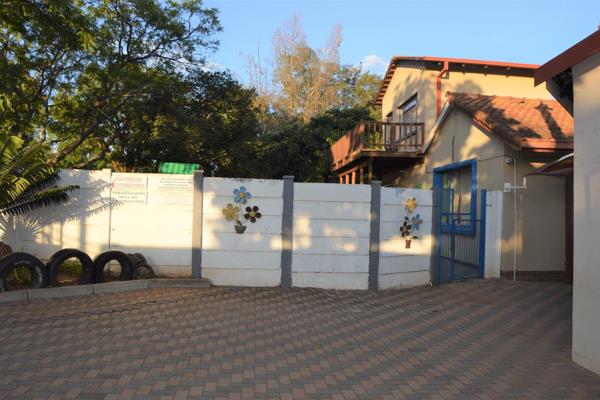 This property is situated on a 1428m&#178;.  Close in the CBD area with creche rights.

Large room ideal for young children.  Lots of ...