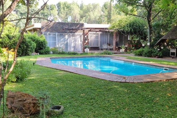 2 HA PRICKLY PEAR FARM IN MEYERTON
Driving through the sliding gate it feels like entering peace and tranquillity. The sparkling pool ...