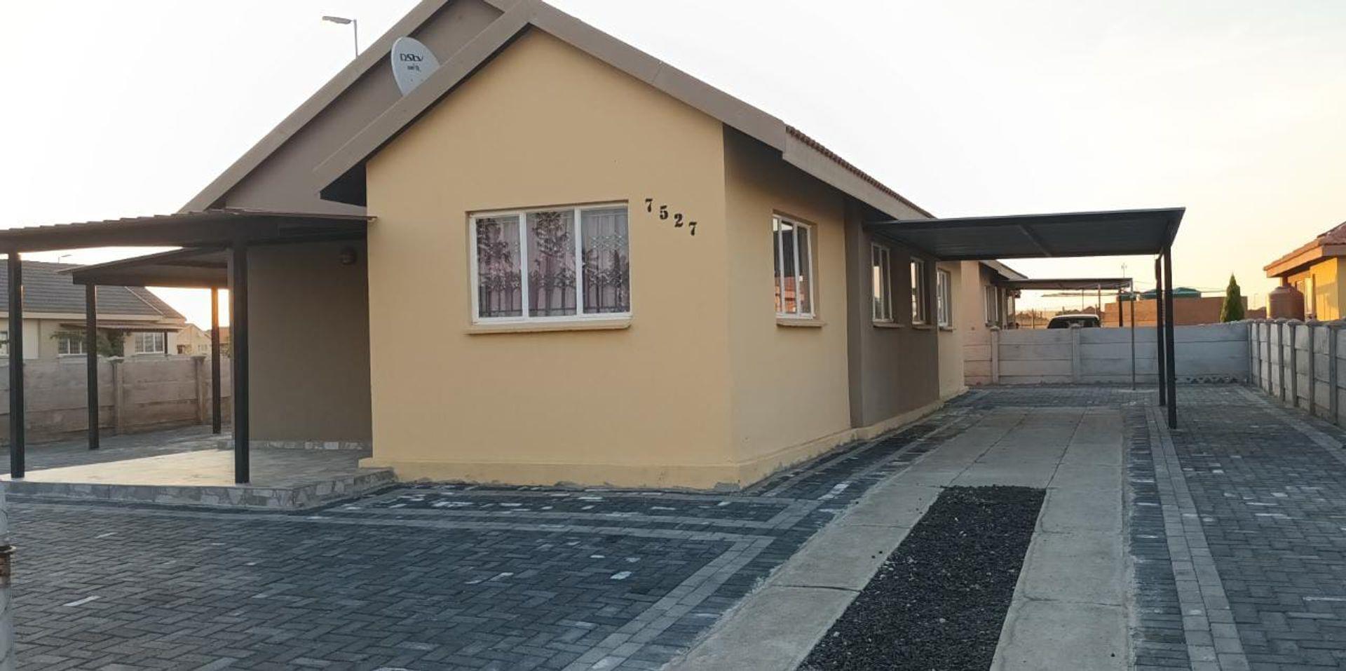 4 Bedroom House for sale in Freedom Park P24112544859