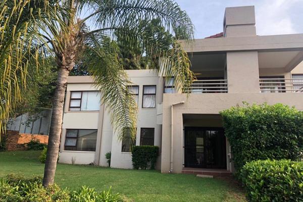 3 Bedroom, (huge main bedroom en-suite) 
3 bathrooms
Fully furnished Duplex to rent in Waterkloof. 
Lovely Open plan Lounge, dining ...