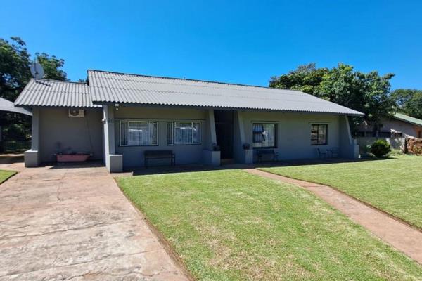 Discover your dream home in the heart of Phalaborwa! This 4-bedroom, 2-bathroom property is perfect for a growing family. The main ...