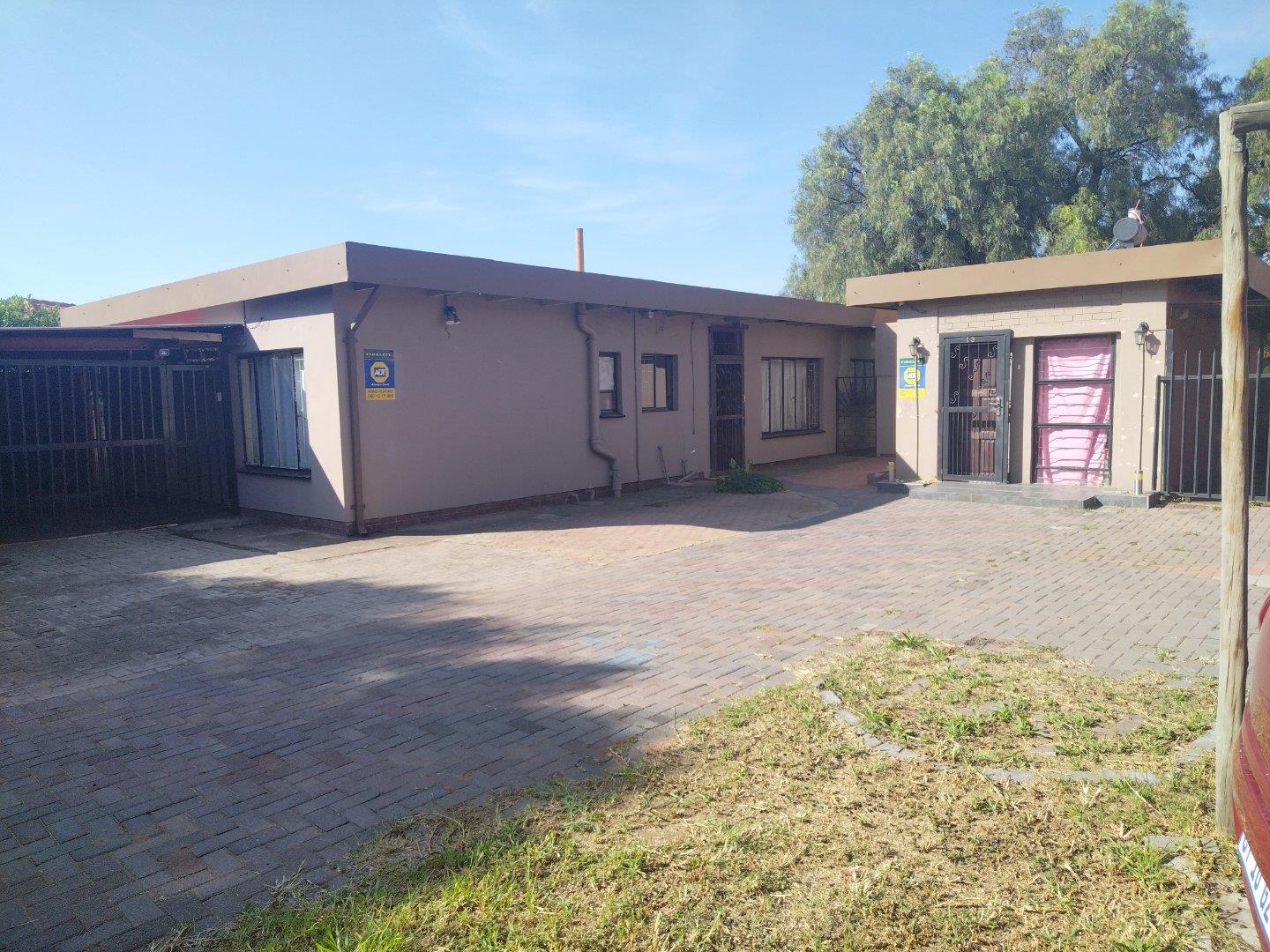 3 Bedroom House for sale in Vanderbijlpark CE 3 - P24-112547831