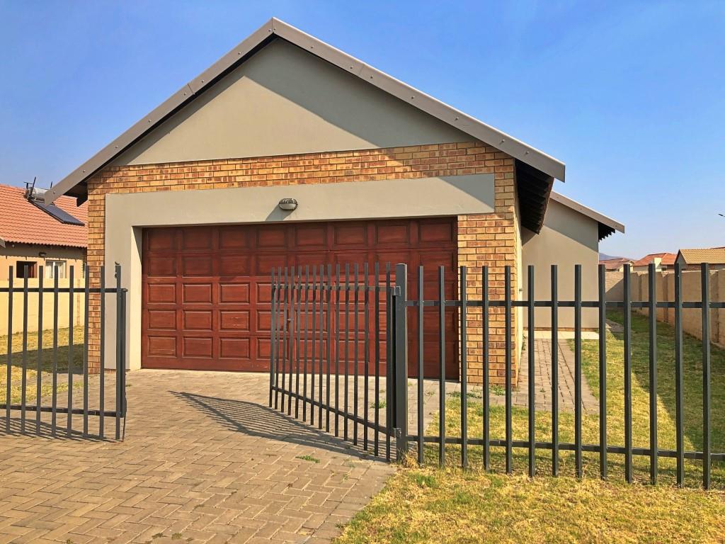 Waterkloof Ah Property Property And Houses For Sale In Waterkloof Ah 3836