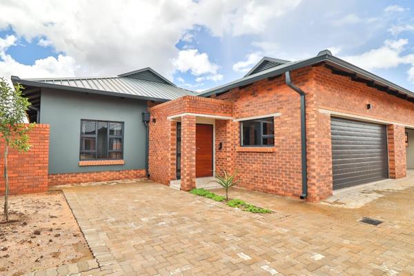 Brand new Development all costs included.

A brand new duplex with modern finishes at the upmarket Six Fountains Estate.

Transfer ...