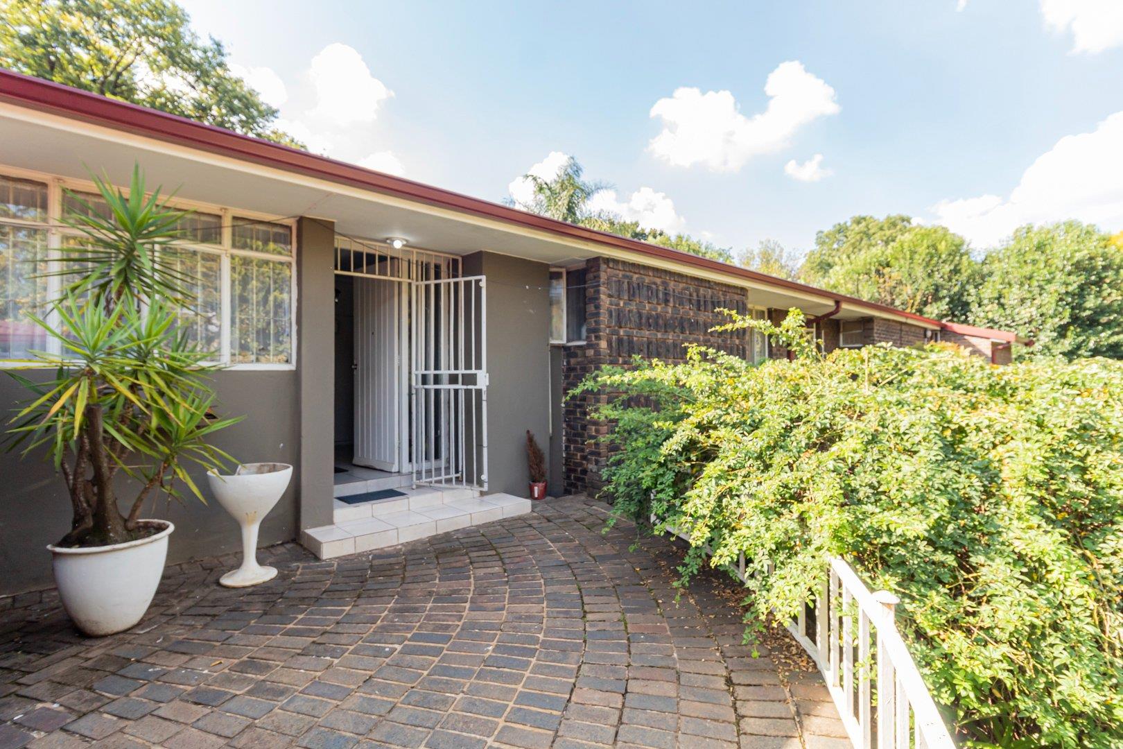 Lynnwood Manor Property Property and houses for sale in Lynnwood