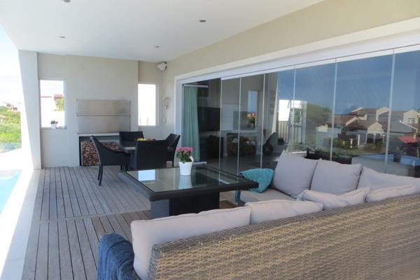 Harcourts Oyster Holiday  Rental Property: 
Santareme Beauty at your best. This modern holiday home with beautiful sea views consists ...