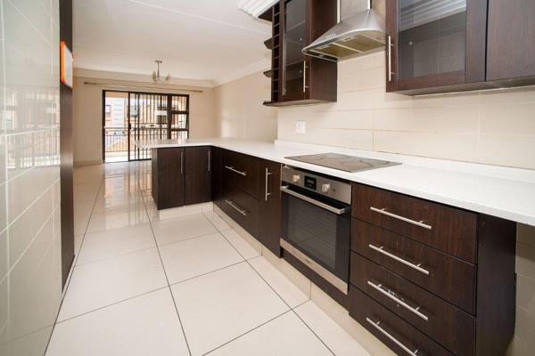 Stunning 2 Bedroom 2 Bathroom Apartment up for Grabs in Ravenswood Mews!!!

Priced to Go!!!

The 1st Floor Property Offers modern ...